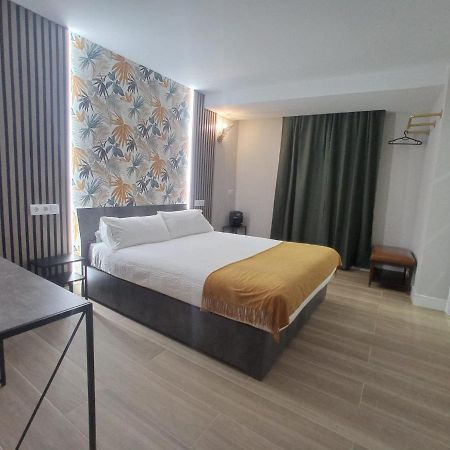 Hostal Fronton Alcobendas Exteriör bild