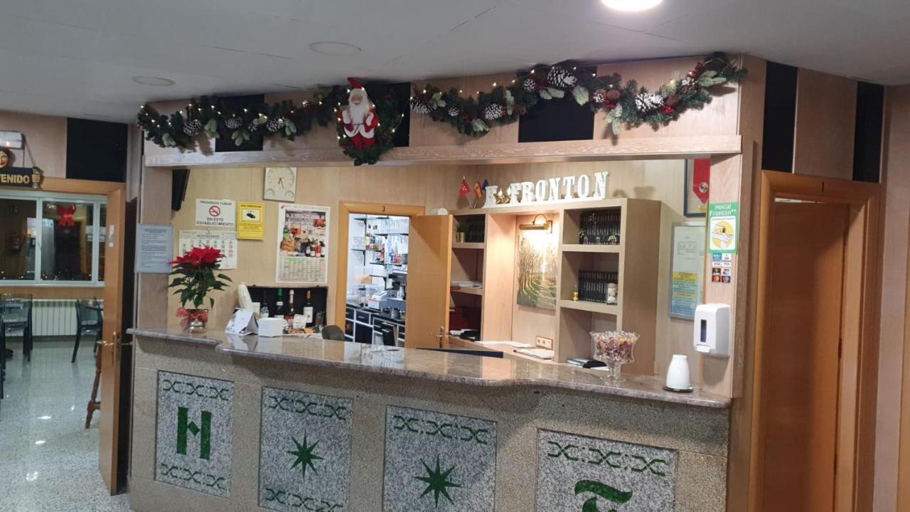 Hostal Fronton Alcobendas Exteriör bild