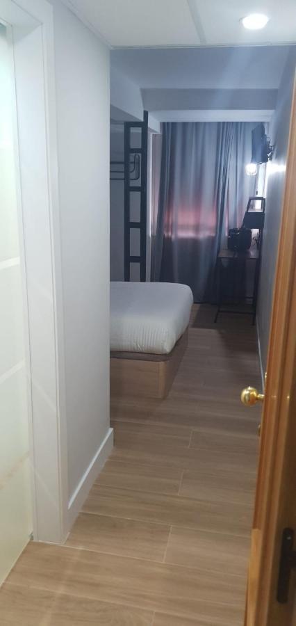 Hostal Fronton Alcobendas Exteriör bild