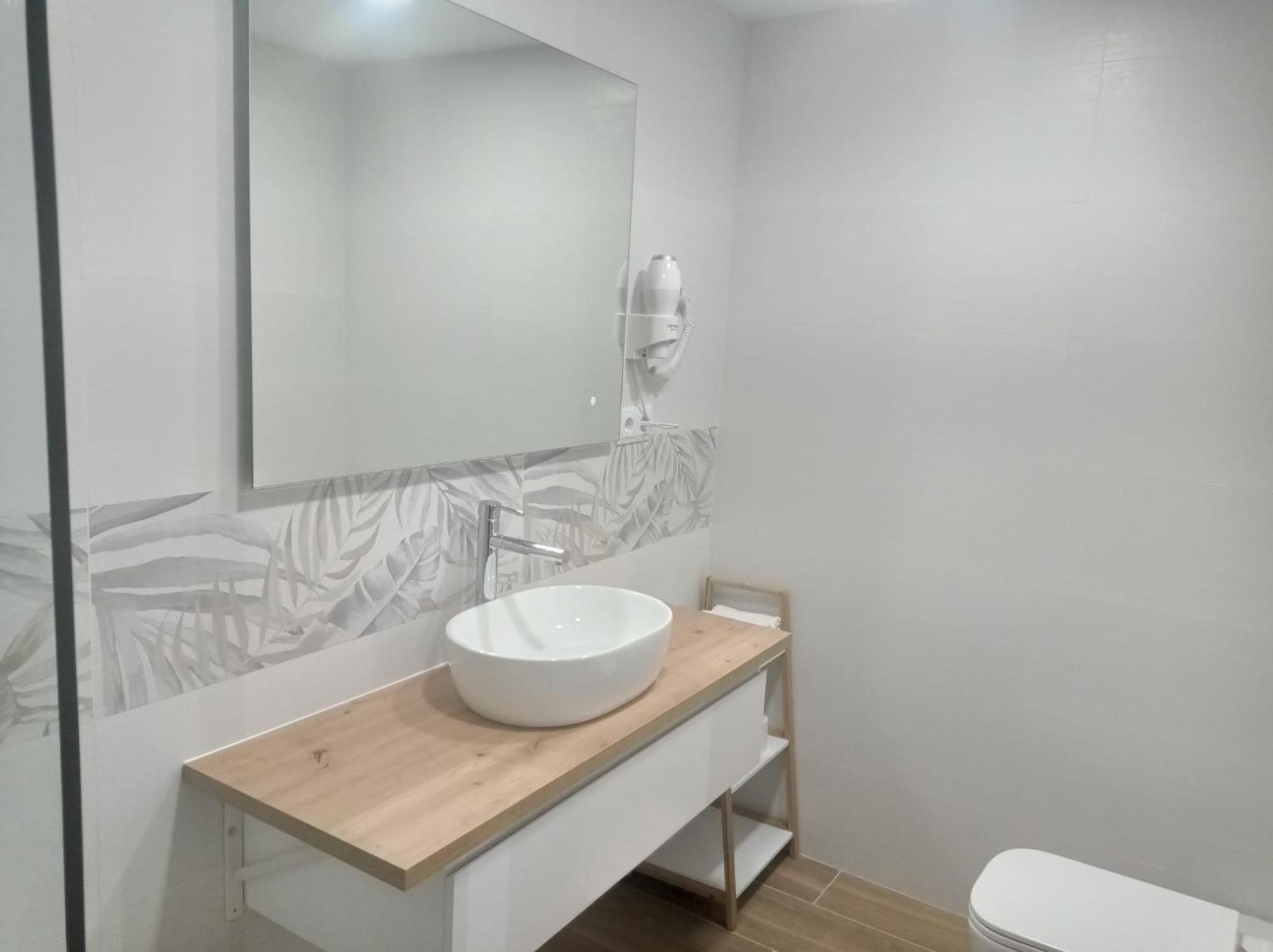 Hostal Fronton Alcobendas Exteriör bild