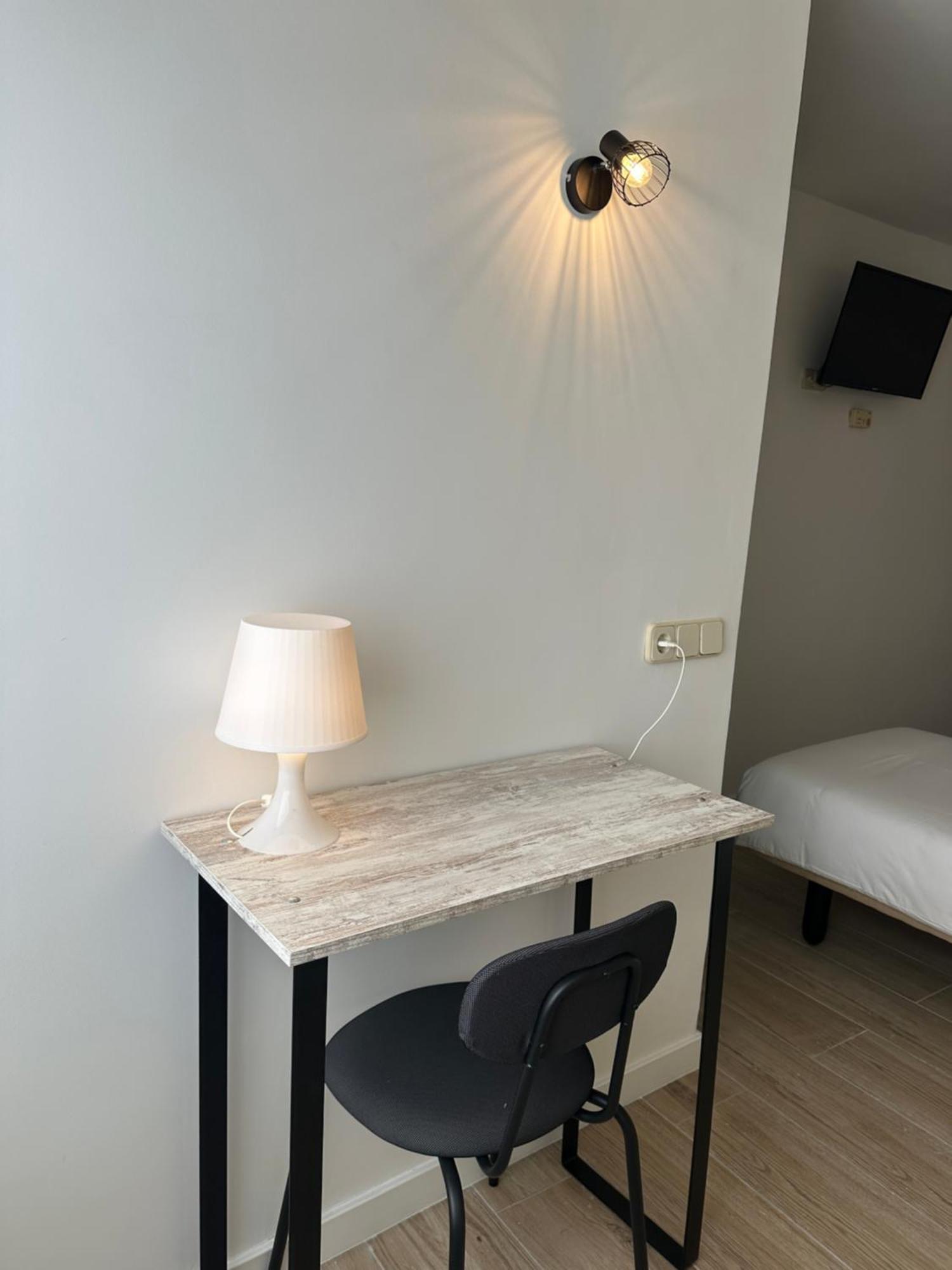 Hostal Fronton Alcobendas Exteriör bild