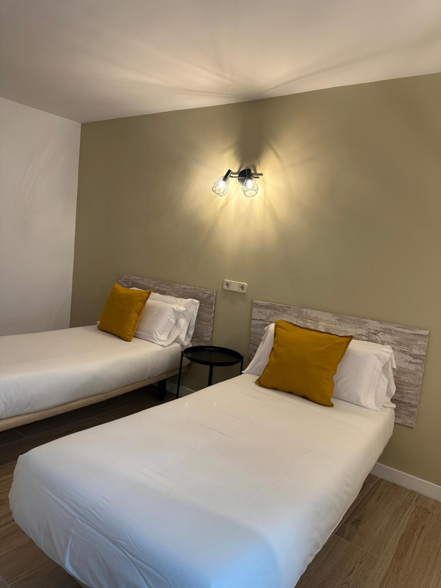 Hostal Fronton Alcobendas Exteriör bild