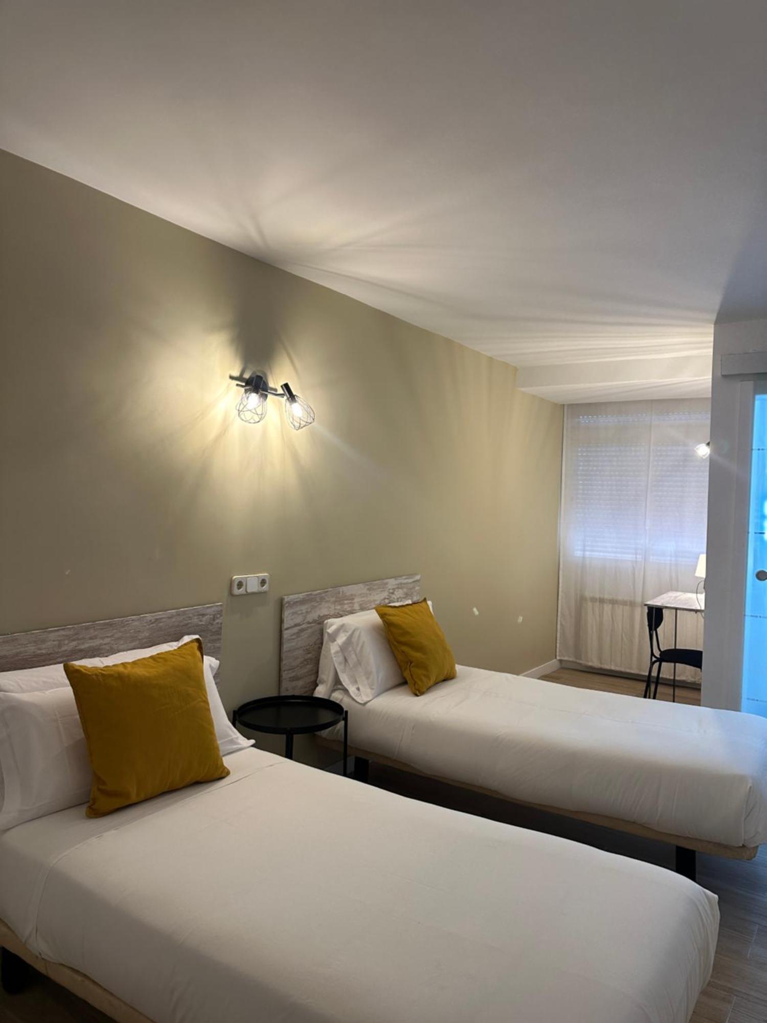 Hostal Fronton Alcobendas Exteriör bild