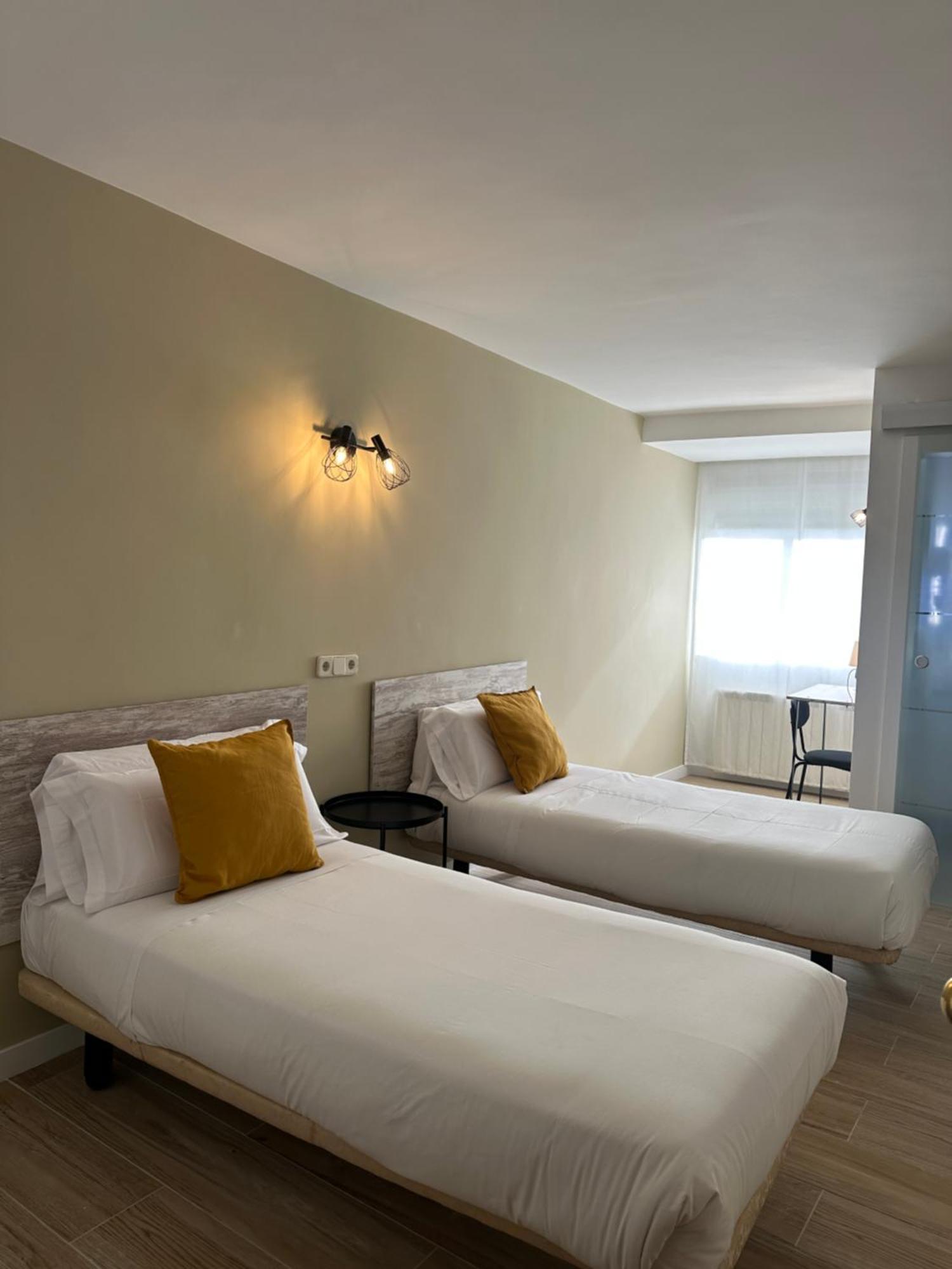 Hostal Fronton Alcobendas Exteriör bild